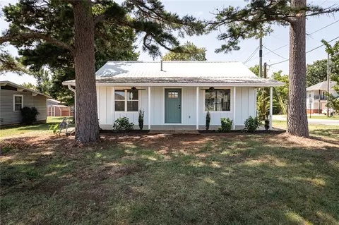 1023 S Morningside Dr, Fayetteville, AR 72701