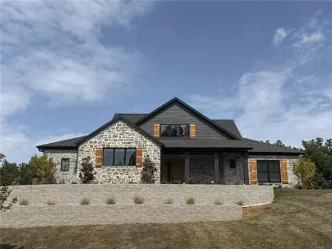 586 Winding Spring Dr, Fayetteville, AR 72703