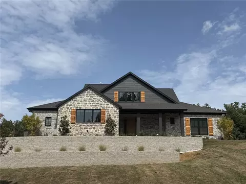 586 Winding Spring Dr, Fayetteville, AR 72703