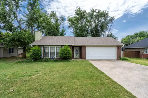 108 Greenwood Pl, Siloam Springs, AR 72761