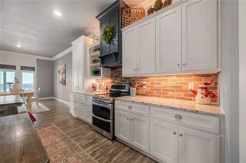 Kitchen - 639 Nc 1525, Compton, AR 72624 photo 4 of 5
