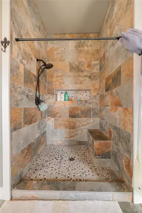 Bath - 639 Nc 1525, Compton, AR 72624 photo 3 of 5