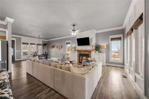 Living - 639 Nc 1525, Compton, AR 72624 photo 1 of 4