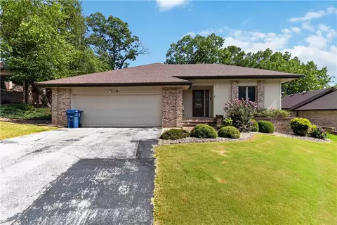 6 Teresa Dr, Bella Vista, AR 72715