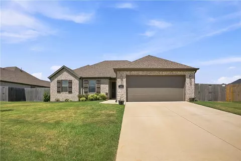 370 W Taverner Xing, Farmington, AR 72730