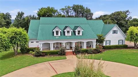 3840 E River Bluff Cv, Fayetteville, AR 72701