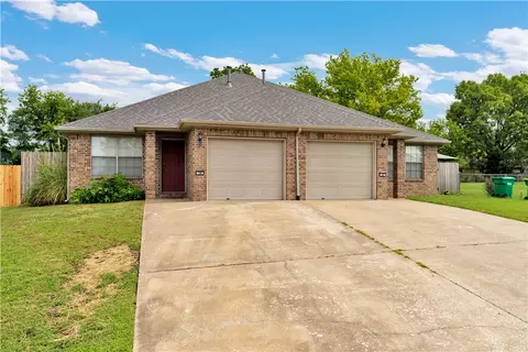 36-38 W Rainsong St, Farmington, AR 72730
