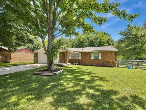1207 S Prospect St, Siloam Springs, AR 72761