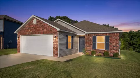 1151 E Sparrow Cir, Fayetteville, AR 72701