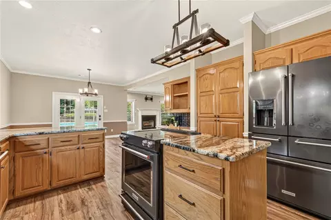 Kitchen - 2905 Lakehill Dr, Lavaca, AR 72941 photo 5 of 7