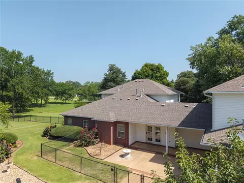 Exterior - 2905 Lakehill Dr, Lavaca, AR 72941 photo 2 of 12