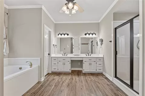 Bath - 2905 Lakehill Dr, Lavaca, AR 72941 photo 2 of 7