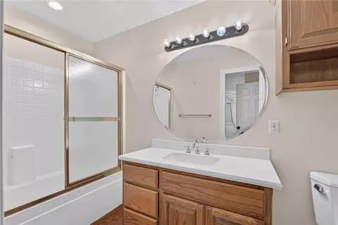 Bath - 2905 Lakehill Dr, Lavaca, AR 72941 photo 6 of 7