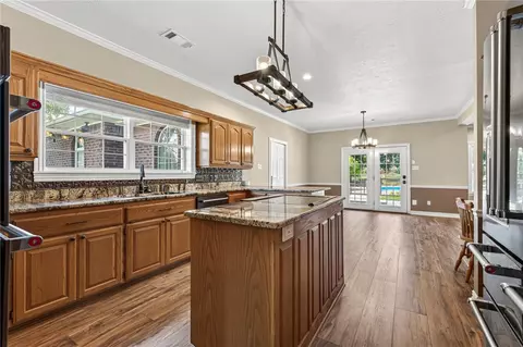 Kitchen - 2905 Lakehill Dr, Lavaca, AR 72941 photo 6 of 7