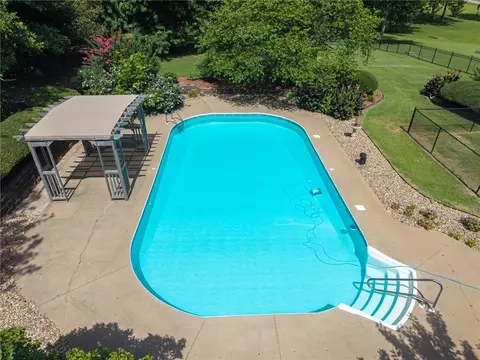 Exterior - 2905 Lakehill Dr, Lavaca, AR 72941 photo 5 of 12
