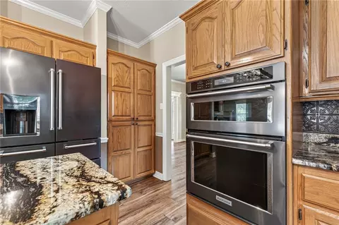 Kitchen - 2905 Lakehill Dr, Lavaca, AR 72941 photo 4 of 7