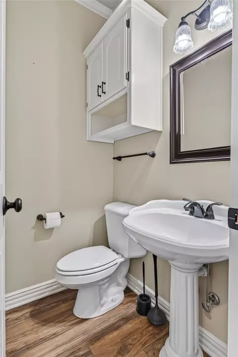Bath - 2905 Lakehill Dr, Lavaca, AR 72941 photo 1 of 7