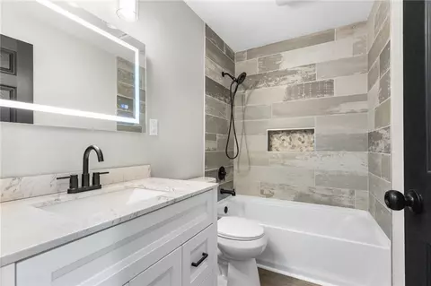 Bath - 4953 Maris Loop, Harrison, AR 72601 photo 2 of 2