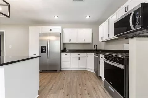 Kitchen - 4953 Maris Loop, Harrison, AR 72601 photo 4 of 6