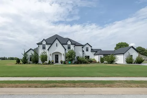 2572 Riverfront Ln, Fayetteville, AR 72703