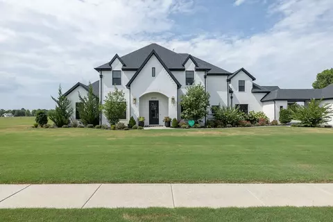 2572 Riverfront Ln, Fayetteville, AR 72703