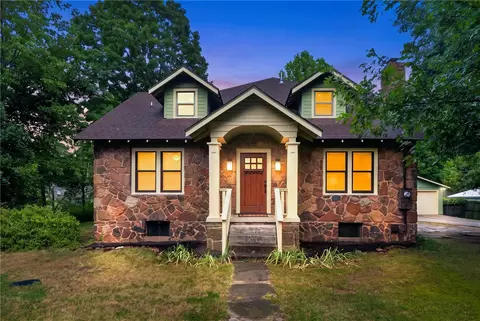 846 Mission Blvd, Fayetteville, AR 72701