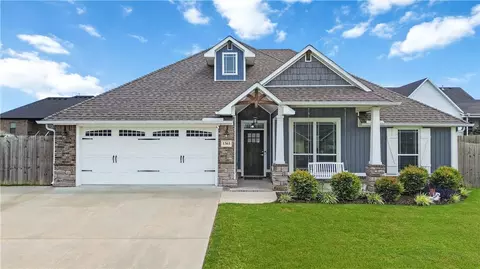 1361 Cavalry Ln, Prairie Grove, AR 72753