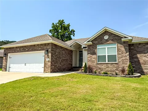 316 Promenade Cir, Russellville, AR 72801