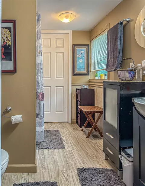 Bath - 504 Mclean Ave, Cotter, AR 72626 photo 4 of 4