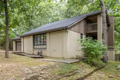 1168 E Oaks Manor Dr, Fayetteville, AR 72703