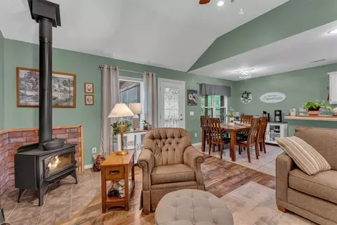 Living - 33 N Cedar Pl, West Fork, AR 72774 photo 2 of 2