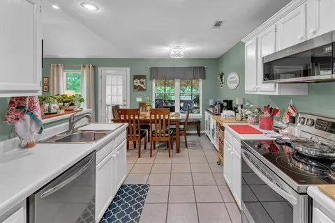 Kitchen - 33 N Cedar Pl, West Fork, AR 72774 photo 3 of 3