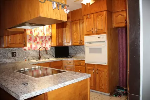 Kitchen - 402 Canaan Rd, Marshall, AR 72650 photo 1 of 2