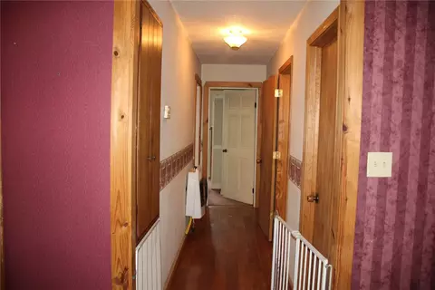 Entry Way - 402 Canaan Rd, Marshall, AR 72650 photo 2 of 3