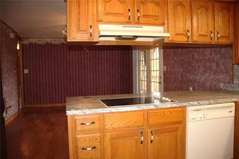 Kitchen - 402 Canaan Rd, Marshall, AR 72650 photo 2 of 2