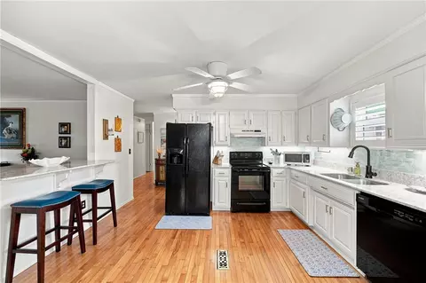 Kitchen - 10230 S Marango Dr, Rogers, AR 72758 photo 3 of 4