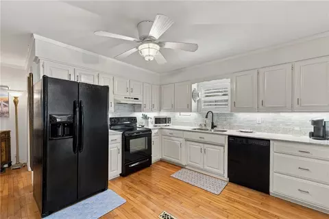 Kitchen - 10230 S Marango Dr, Rogers, AR 72758 photo 2 of 4