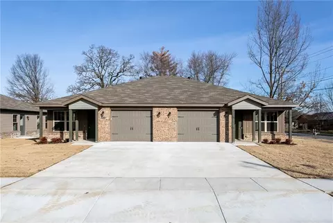 1743 E Central St, Siloam Springs, AR 72761