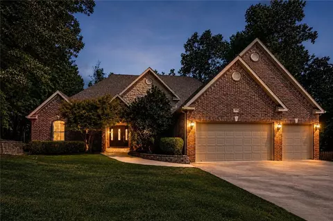 1303 NE Fairwinds Dr, Bentonville, AR 72712
