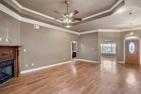 Living - 921 Waterfront Rd, Alma, AR 72921 photo 4 of 8