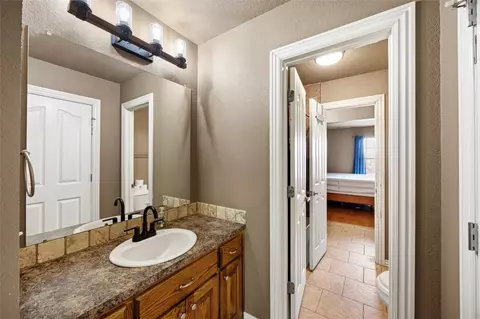 Bath - 921 Waterfront Rd, Alma, AR 72921 photo 6 of 6