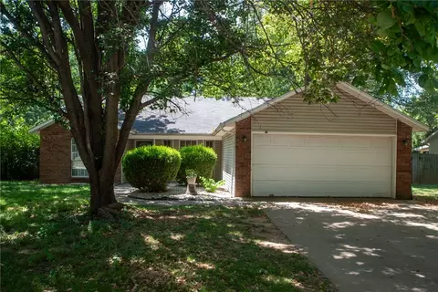 1299 N Fieldstone Ave, Fayetteville, AR 72704