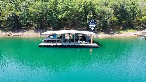97 Clearwater Ln, Eureka Springs, AR 72631