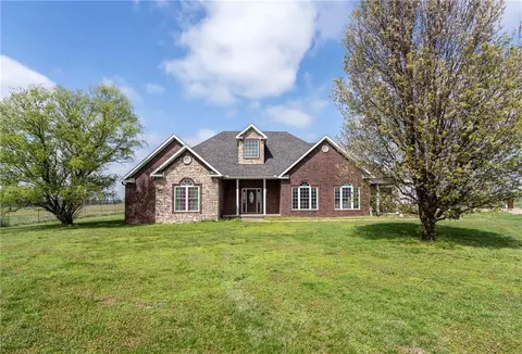 19030 Shady Grove Rd, Siloam Springs, AR 72761