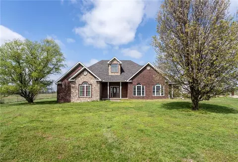19030 Shady Grove Rd, Siloam Springs, AR 72761