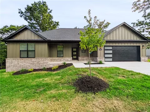 13 Pentland Dr, Bella Vista, AR 72715