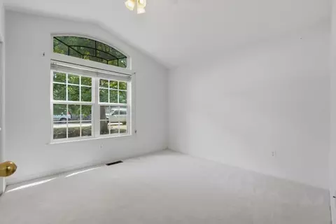 Bedroom - 8 Cloud Dr, Eureka Springs, AR 72632 photo 3 of 6