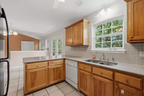 Kitchen - 8 Cloud Dr, Eureka Springs, AR 72632 photo 2 of 2