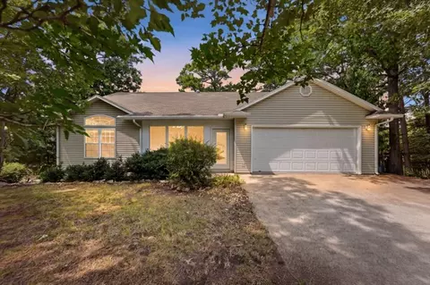 8 Cloud Dr, Eureka Springs, AR 72632