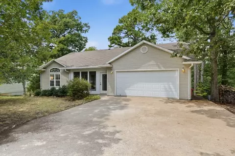 Exterior - 8 Cloud Dr, Eureka Springs, AR 72632 photo 3 of 9